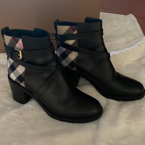 Burberry house check and leather ankle boots size 8 - Picture 2 of 9